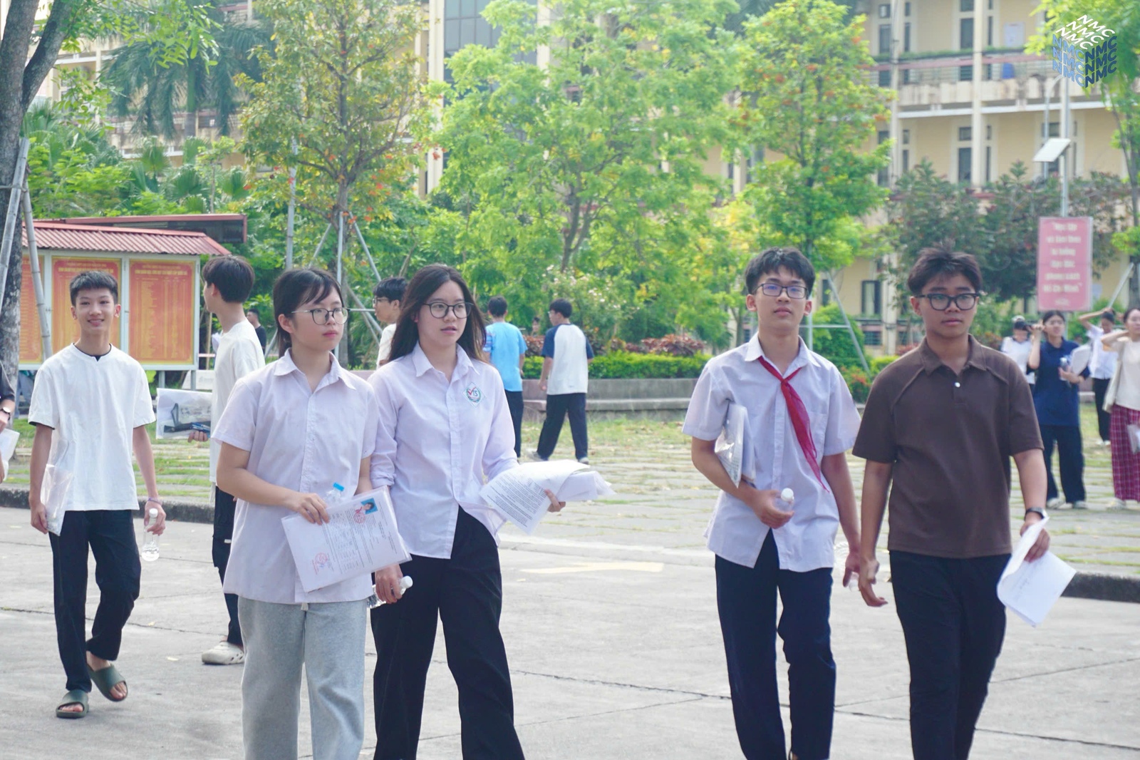 Khí thế quyết tâm trong buổi thi đầu tiên của kỳ tuyển sinh vào lớp 10 năm học 2026–2027.